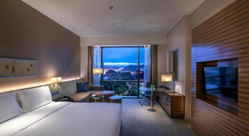 New World Guiyang Hotel Extérieur photo