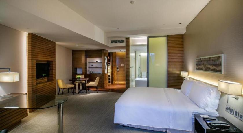 New World Guiyang Hotel Extérieur photo