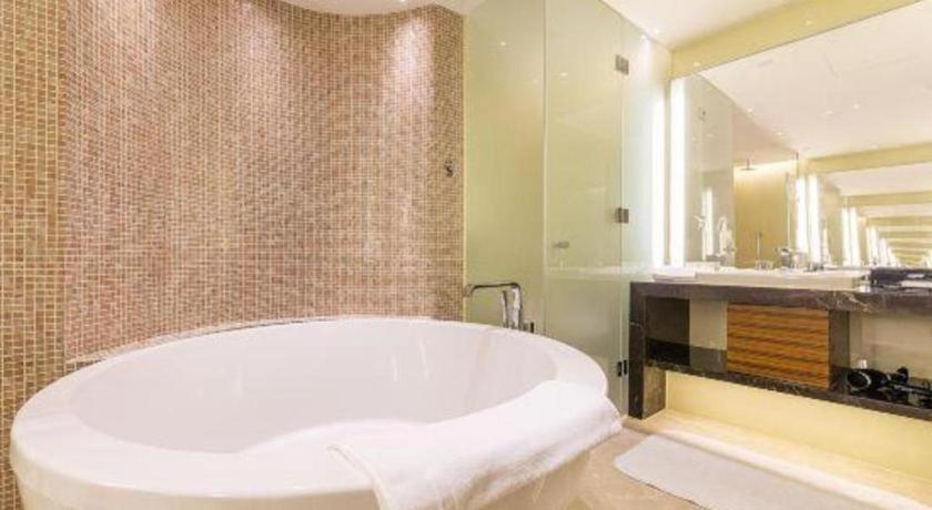 New World Guiyang Hotel Extérieur photo