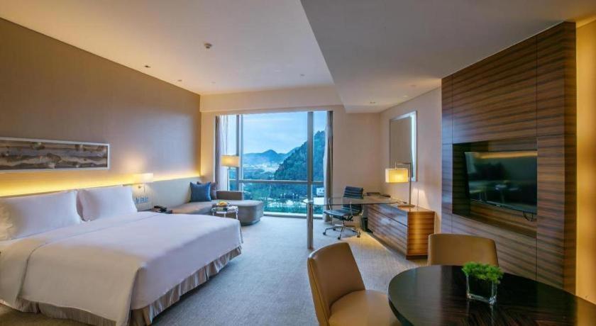 New World Guiyang Hotel Extérieur photo
