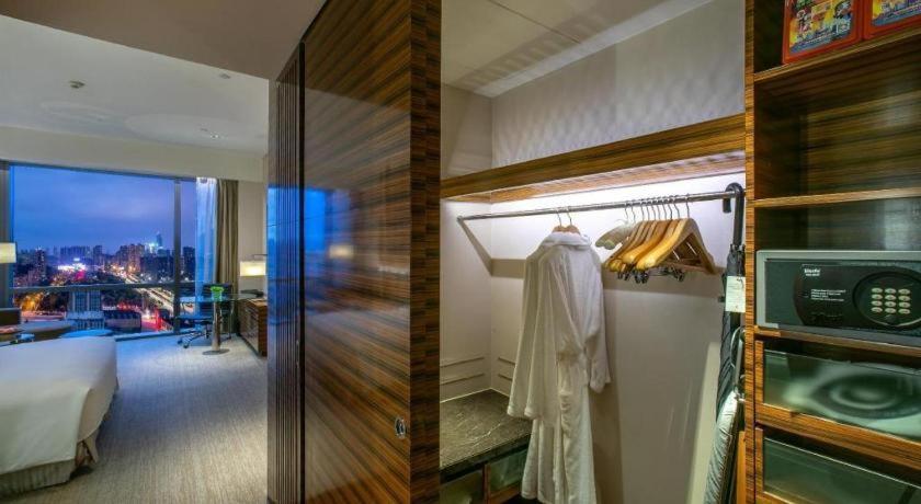 New World Guiyang Hotel Extérieur photo